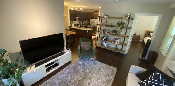 2 Bedroom / 2 Bathroom in Cambie Village For Oct 1st / Sept 15th - Photo 2