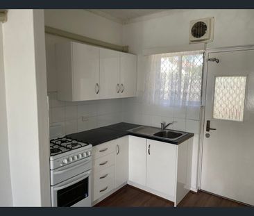 STYLISH GROUND FLOOR LIVING IN PRIME PROSPECT LOCATION - Photo 2