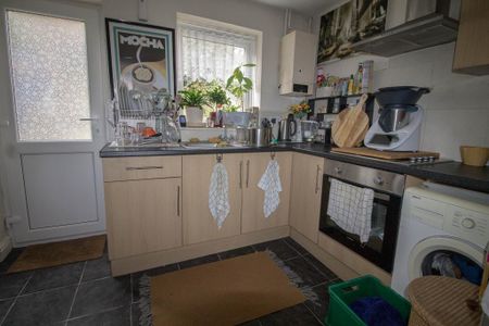 2 bedroom terraced house to rent - Photo 3