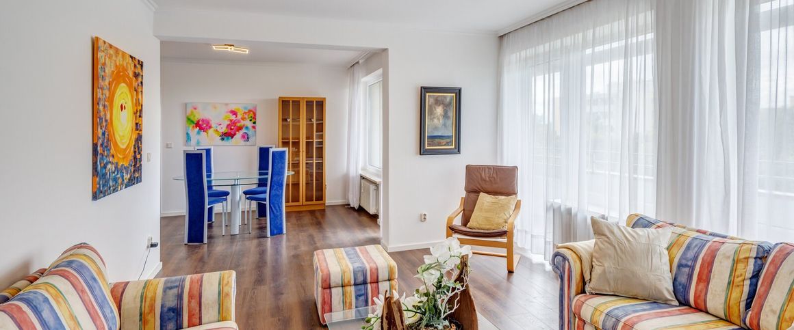 Quiet apartment surrounded by greenery - Photo 1