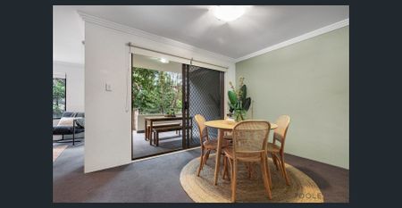 Modern Two-Storey Apartment with Private Yard – A Rare Find! - Photo 4