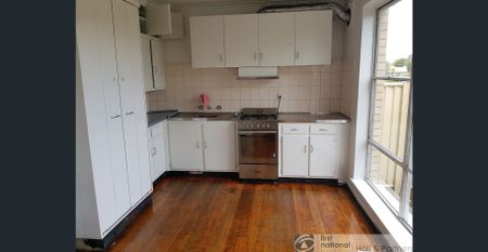 Three Bedroom Townhouse! - Photo 5