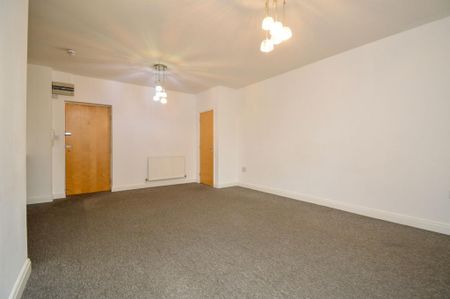 3 bedroom flat to rent - Photo 4