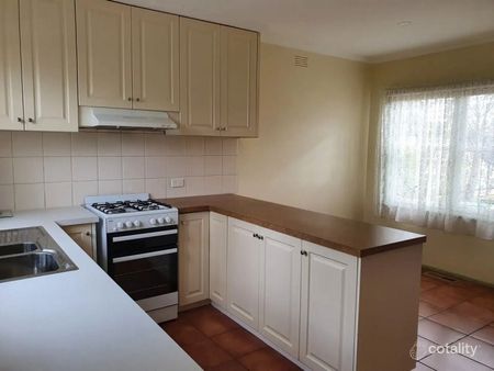 Charming Family Home in Dandenong North - Photo 2