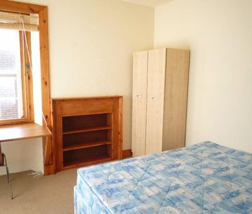 3 bedroom flat to rent - Photo 3