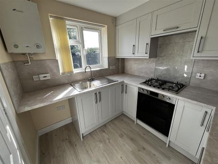 3 bedroom semi-detached house to rent - Photo 5