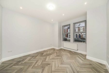 Holberton Gardens, Willesden, NW10 - Photo 2