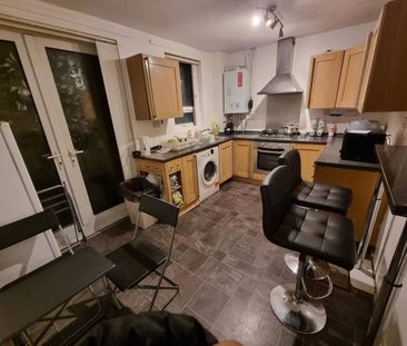 2 Bed Terraced House, Bracewell Close, M12 - Photo 6