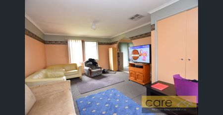 Beautifully presented - Photo 5