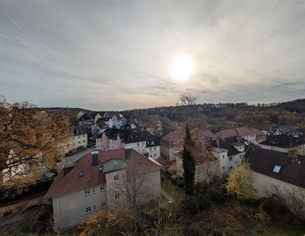 Stadtzentrale 3-Zimmer-Wohnung im Dachgeschoss - Foto 1