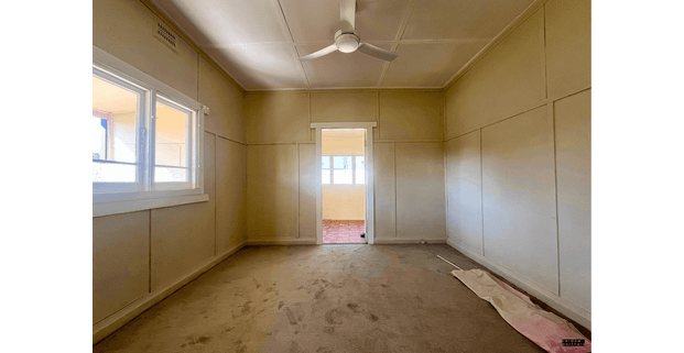 Old World Charm - 3 Bedroom home with fully fence large back yard - Photo 1