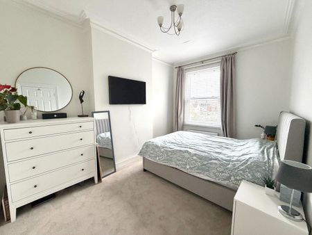 3 Bed Flat, Park Avenue, N13 - Photo 4