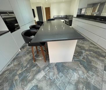 5 Bed Semi-Detached House, Jasmine Close, IG1 - Photo 3