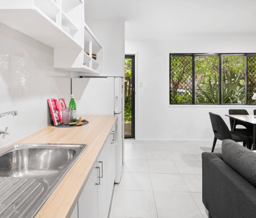5/13 Walton Street, Southport, Qld 4215 - Photo 5