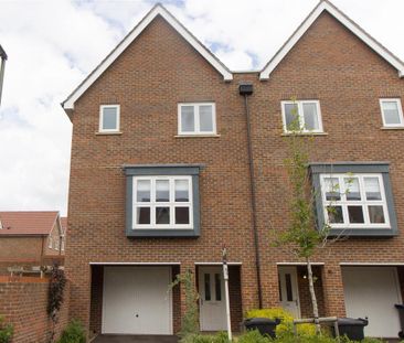 3 bedroom end of terrace house to rent - Photo 3