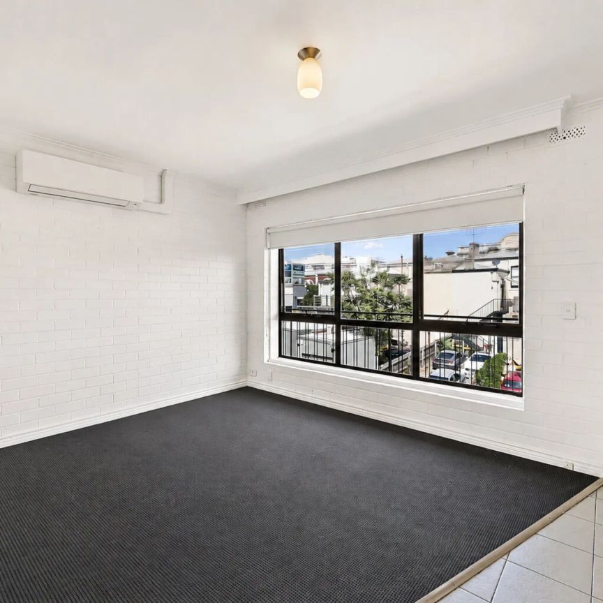 Top-Floor Living in the Heart of Richmond - Photo 1