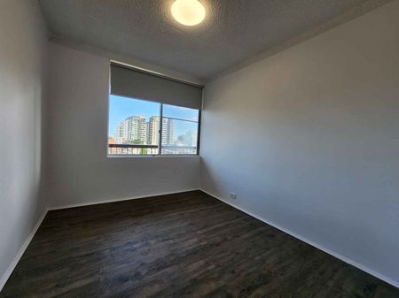 Renovated 2 bedroom unit - Photo 4