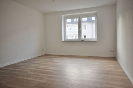 TOP • Laminat • 5-Zimmer • Laminat • 2 Bäder mit Wanne & Fenster • gleich anschauen • Chemnitz - Photo 2