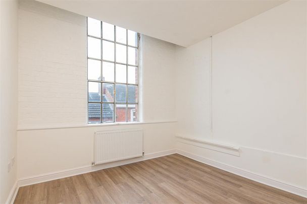 3 bed Apartment To Let - Photo 1