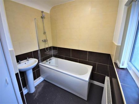 3 bedroom end of terrace house to rent - Photo 5