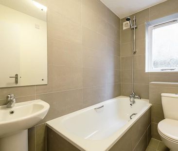 Ground floor flat to rent - Photo 3