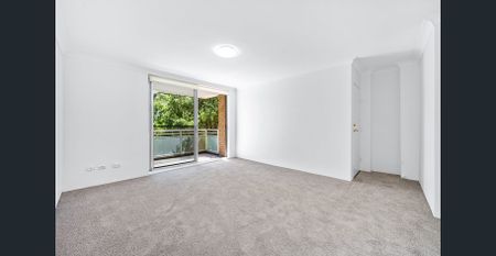 Beautifully Renovated Apartment ** Available 10/12/25 ** - Photo 3