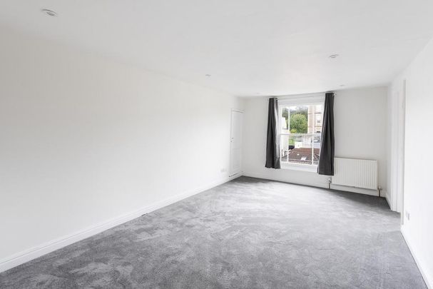 3 bedroom flat to rent - Photo 1