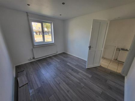 2 bedroom property to rent - Photo 3