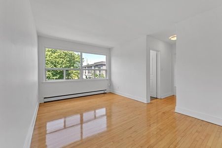 389-401 Yonge Street Apartments - Photo 5