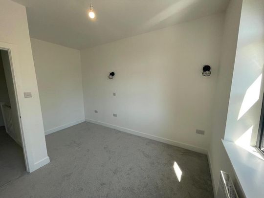 2 bedroom mews to rent - Photo 1