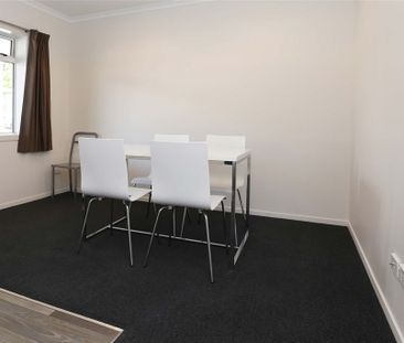 Modern studio apartment close to CBD - Photo 1