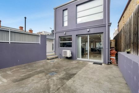 Fully Furnished 3 bedroom apartment just minutes from the city centre - Photo 5