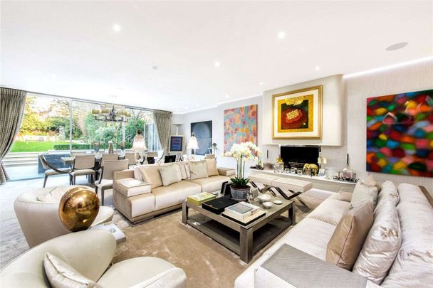 Handsome 6 bedroom Art Deco home with an East facing garden & pool. - Photo 1