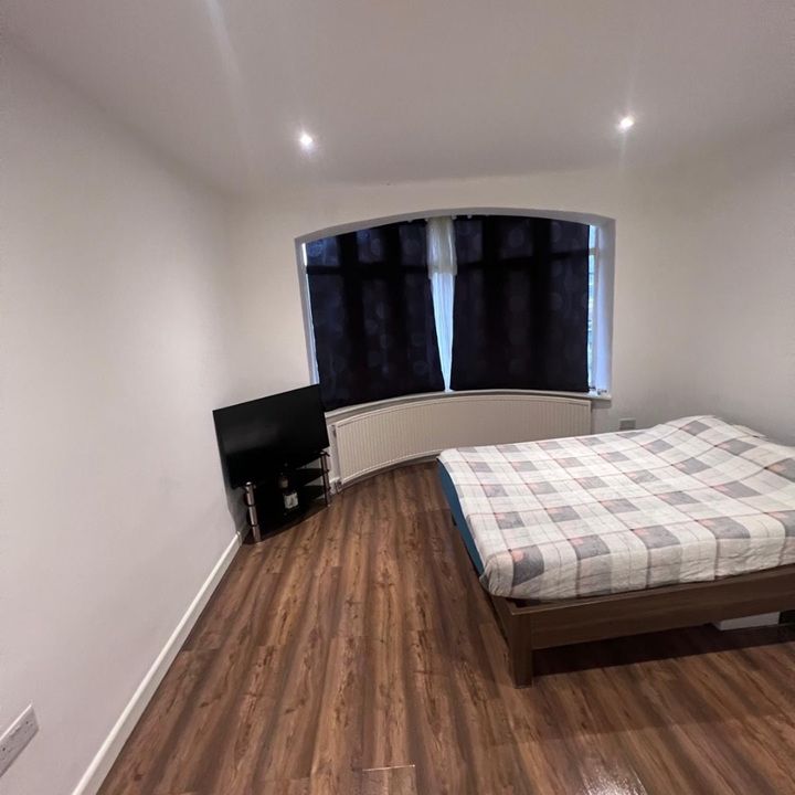 Studio Flat, Ferncroft Avenue, N12 - Photo 1