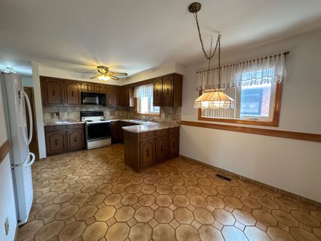 For Lease - 118 Antigua Road, Mississauga, Ontario - Photo 2