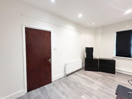 3 bedroom apartment to rent - Photo 4