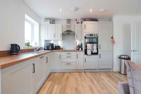 18 Christopher Brain Street, Hengrove, BS14 0GQ - Photo 4