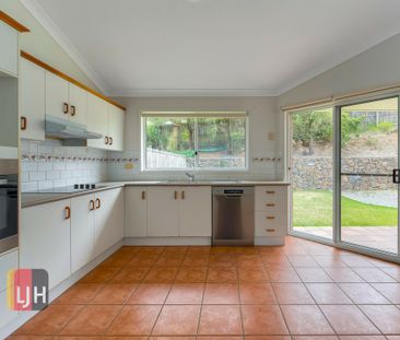 OVERSIZED 3 BEDROOM TOWNHOUSE WITH POOL IN COMPLEX - Photo 6