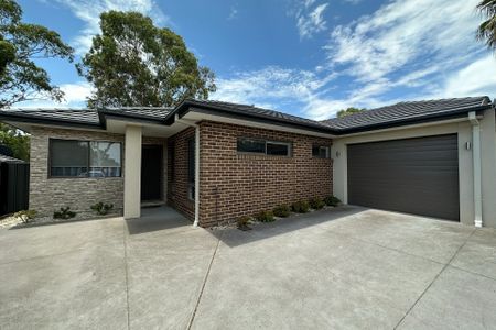 2/125 Fordholm Road, Hampton Park VIC - Photo 5