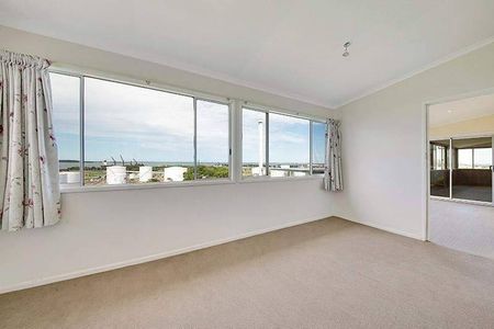 A Classic on Auckland Hill - Photo 3