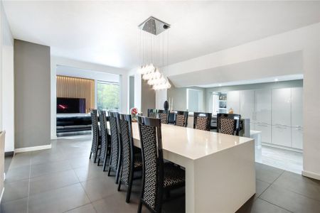 5 bedroom detached house to rent - Photo 3