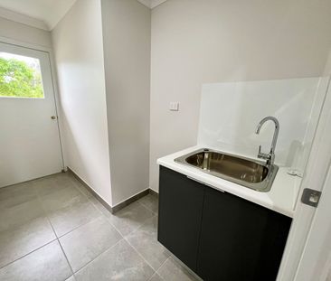 BRAND NEW EXECUTIVE HOME - Photo 4