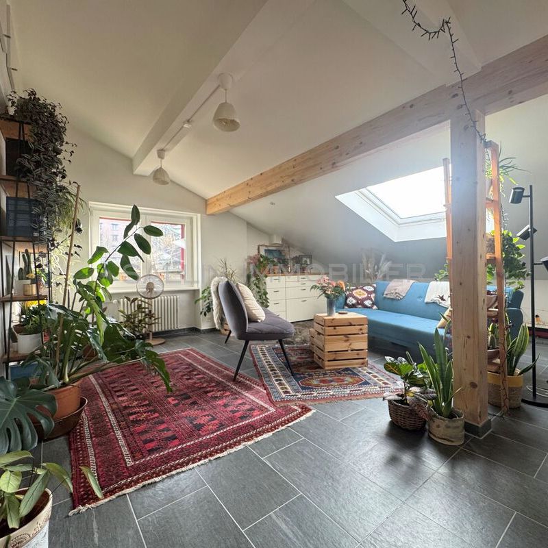 Appartement de 2½ pces dans les combles avec place de parc extérieure - Photo 1