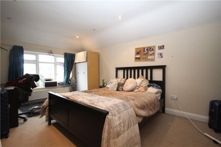 Aldershot Road, Guildford, Surrey, GU2 8AJ - Photo 2