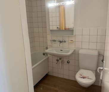 Geräumige Wohnung mit Balkon am Wiesenplatz - Photo 2