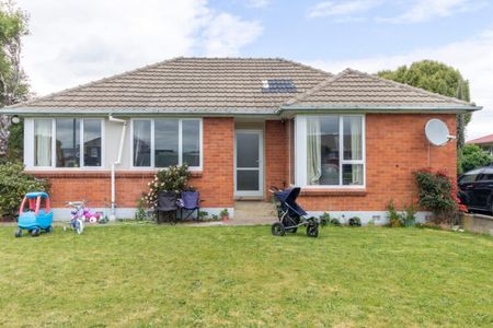 Cosy 2 Bedroom home in Strathern! - Photo 3