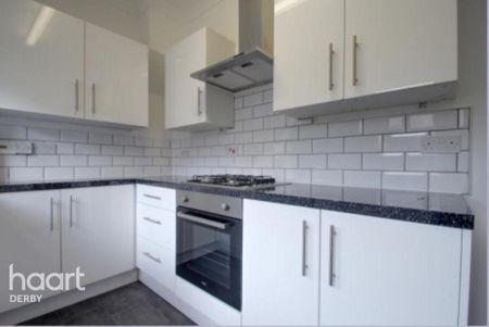 3 bedroom end of terrace house to rent - Photo 3