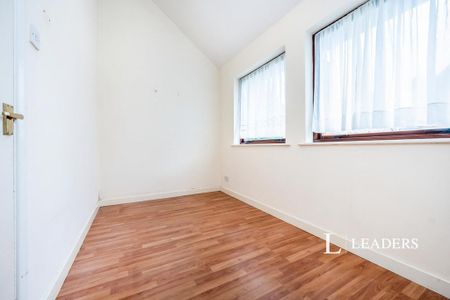 5 bedroom detached house to rent - Photo 3