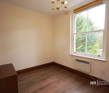 4 bedroom flat to rent - Photo 2
