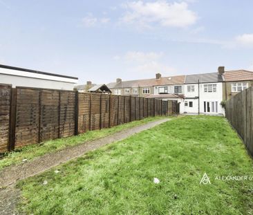 3 bedroom terraced house to rent - Photo 3